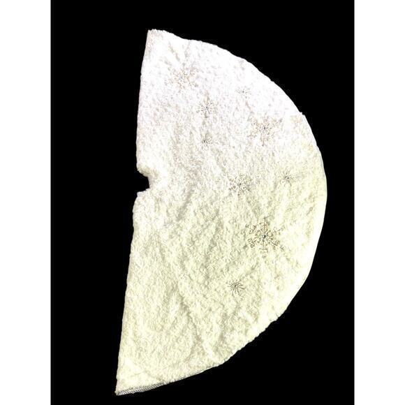 Christmas Tree Skirt 48 inches White Christmas Faux Fur Gold Snowflake Gemstones - Picture 6 of 11